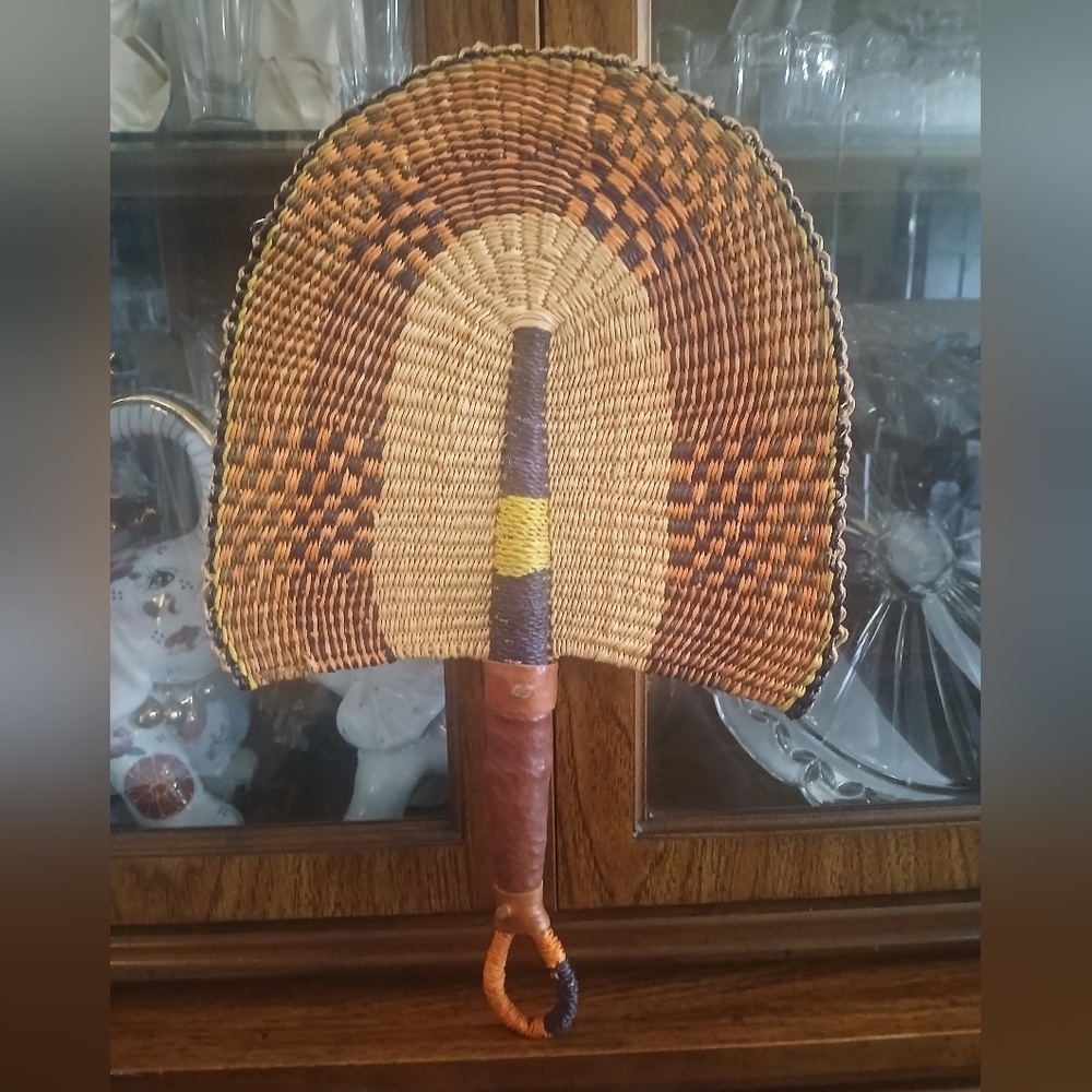 Hand Woven African Bolga Fan - Picture 3 of 5